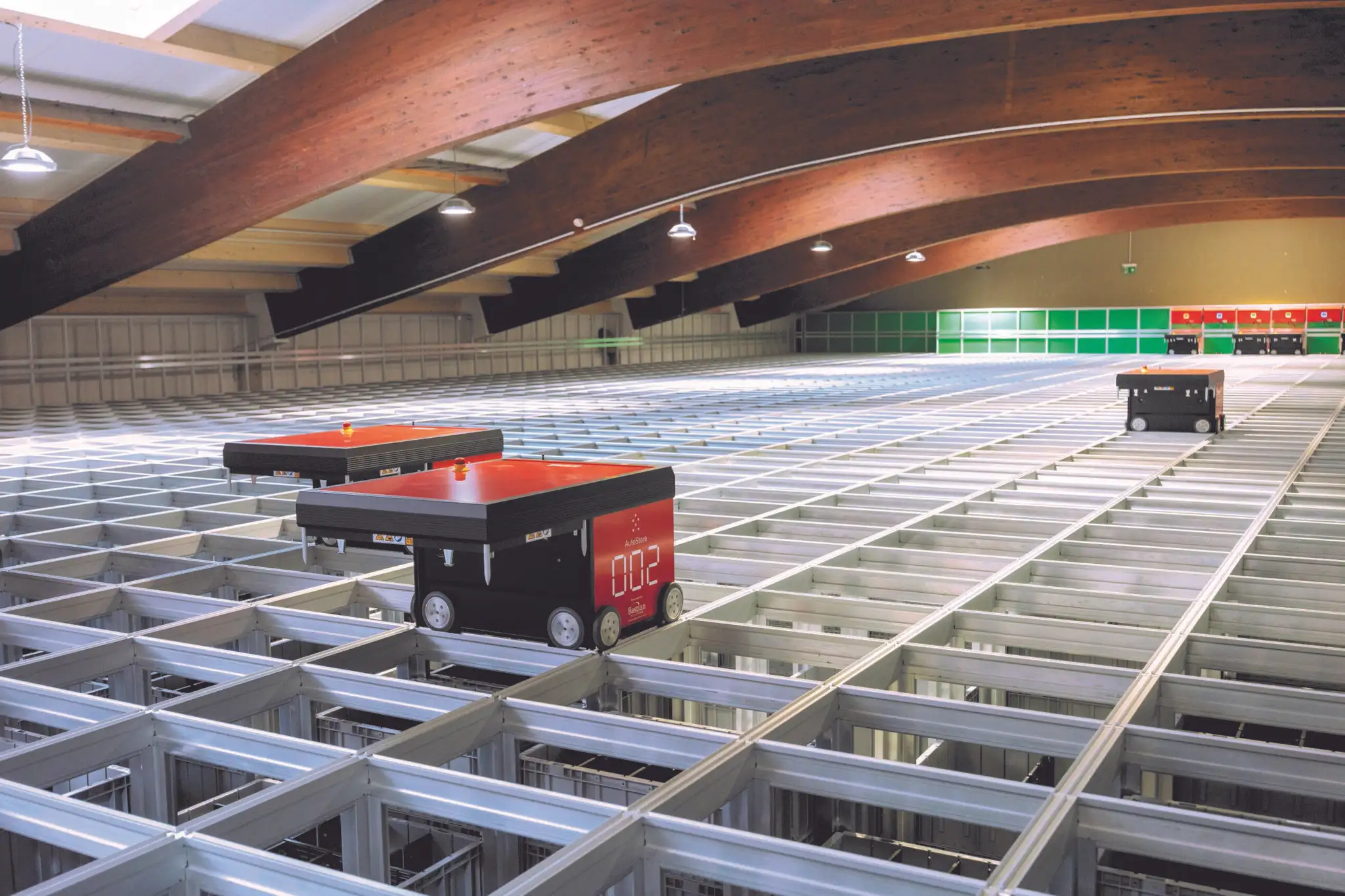 Roboter, die über ein Schienensystem fahren