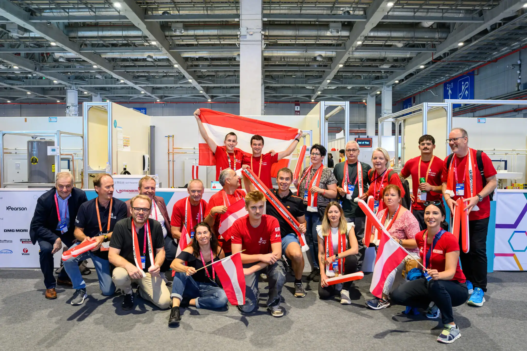 Gruppenfoto mit Österreich Fahne