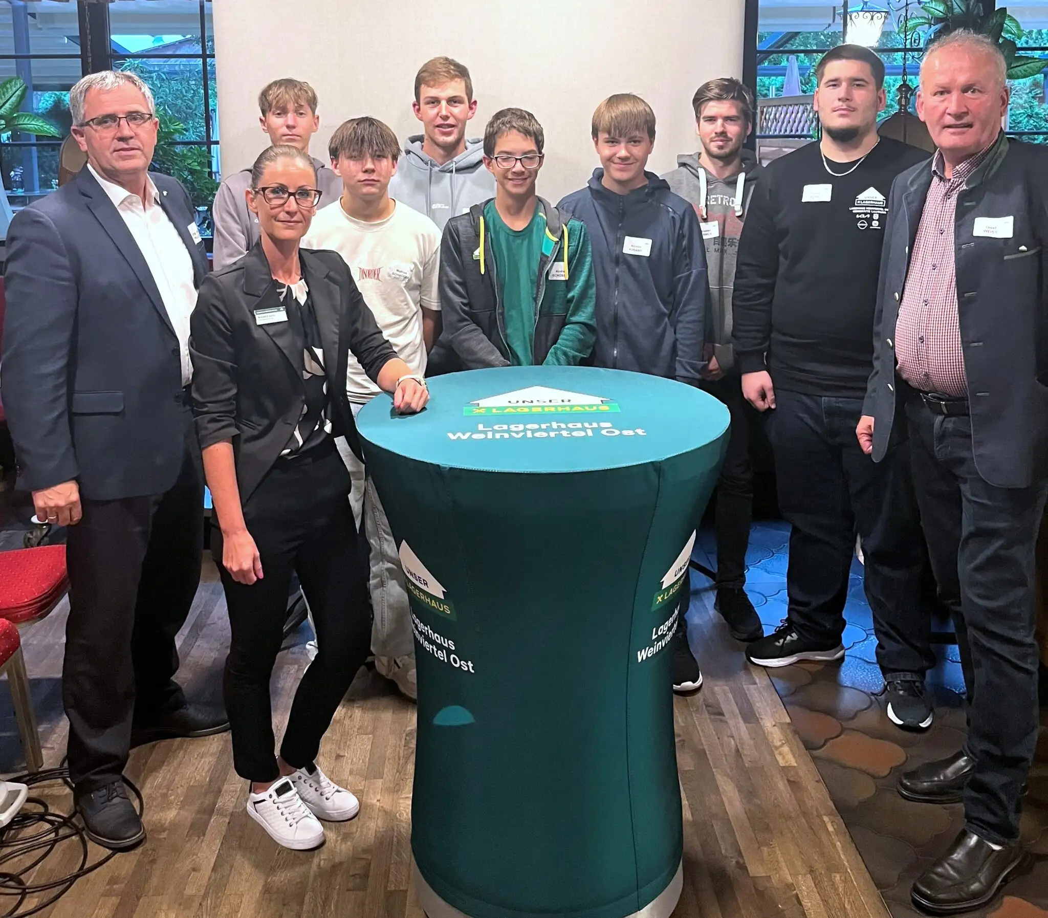 das Tam des Lagerhaus Weinviertel Ost mit seinen Lehrlingen