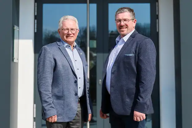 Zwei Lagerhaus Obmänner